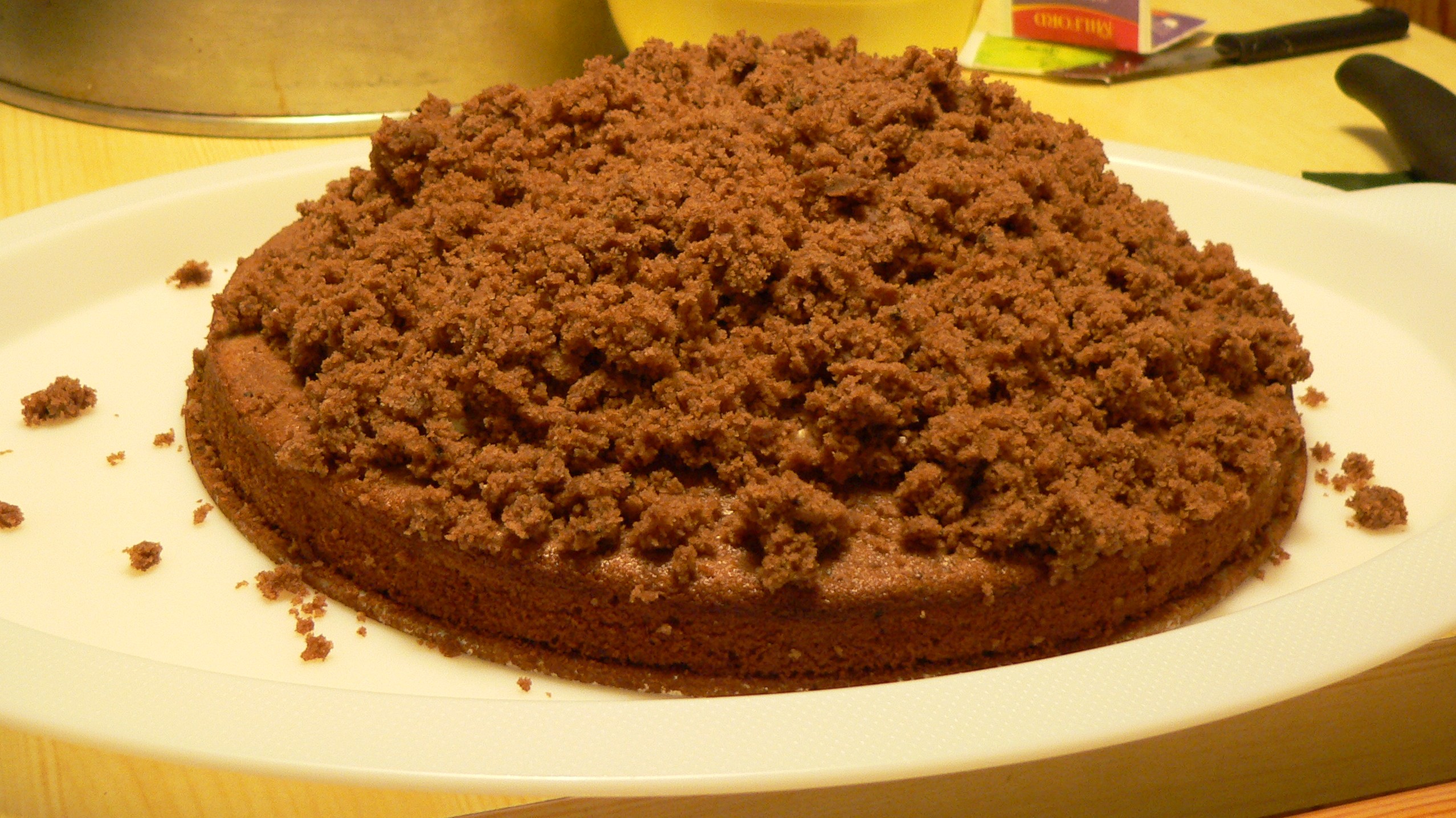 vakondtúrás torta egy konyhaasztalon